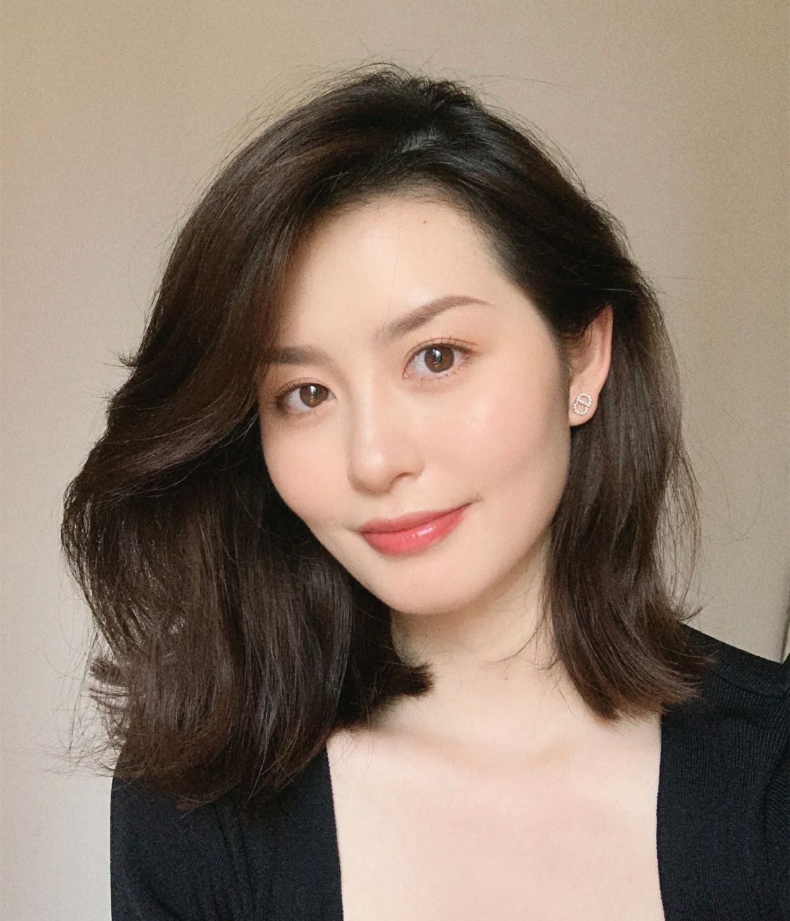女人到中年適合“長發”還是“短發”？關鍵看這4點，剪錯會顯老