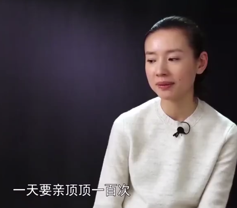 儿子陪妈妈拍婚纱照被误认成情侣