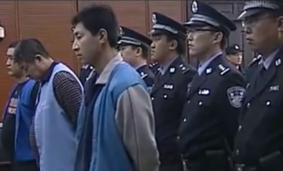 “我爸是大官”韩方奕：当街打死警察，被判死缓不到7年成功减刑