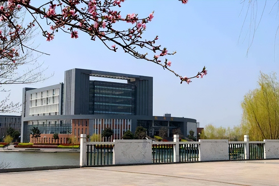 “六边形战士”独臂硕士黄超，高质量写代码，用大脑转速弥补手速