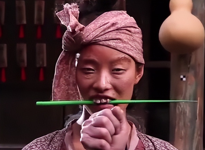 明明是美女，但为演戏都豁出去了！这10个女星的造型，个个辣眼睛