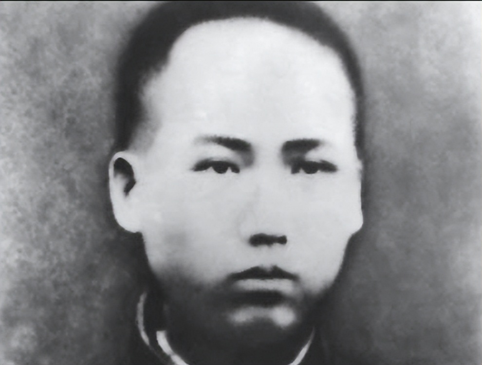 1961年，刘少奇参观毛泽东故居，盯着门匾说：这个字不妥