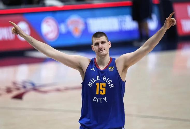 nba豪门大师有哪些(21世纪至今，投资NBA球队最成功的10位老板，勇士市值增幅达56亿)