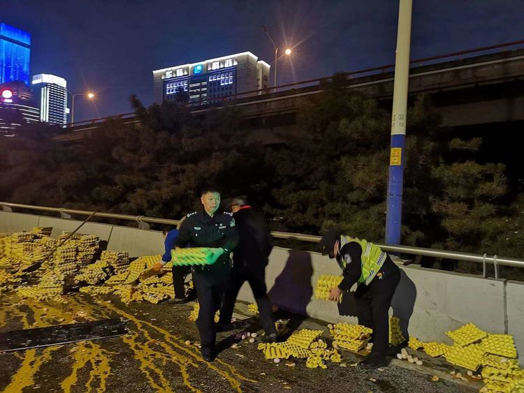 西安雁塔交警：疫情之下 一场暖心救援彰显警民战役志
