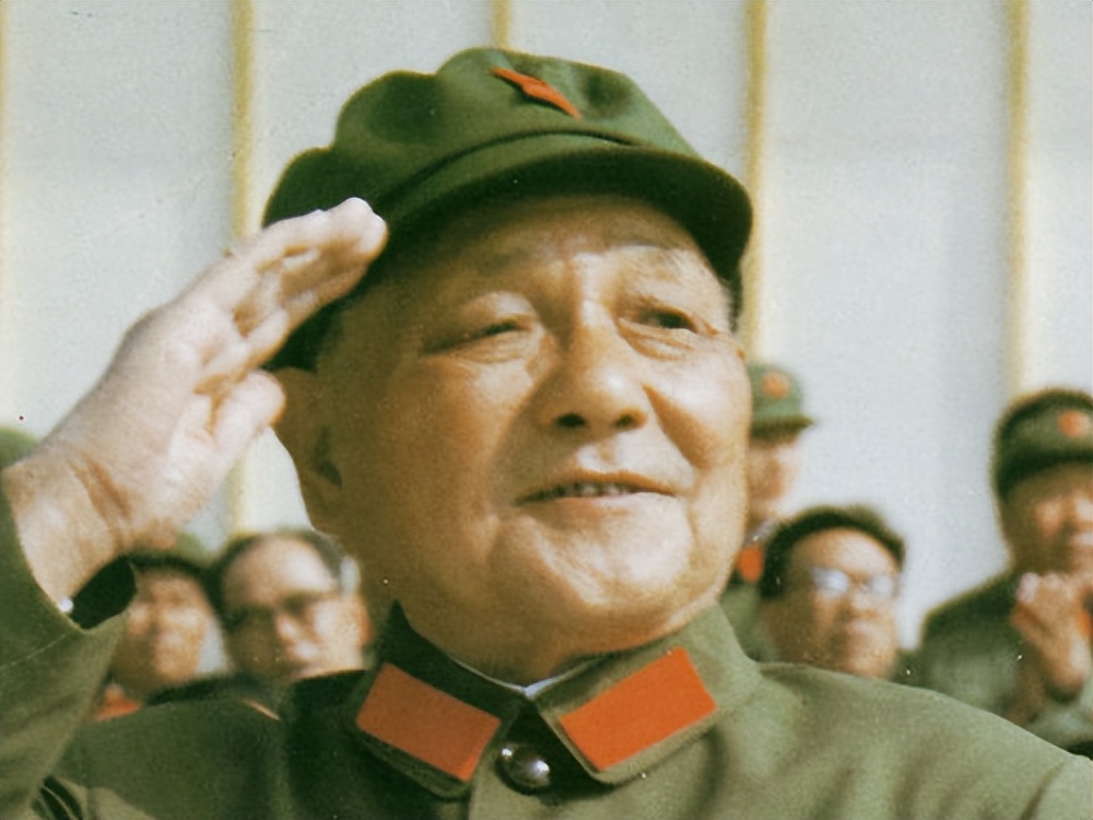 1961年，刘少奇参观毛泽东故居，盯着门匾说：这个字不妥