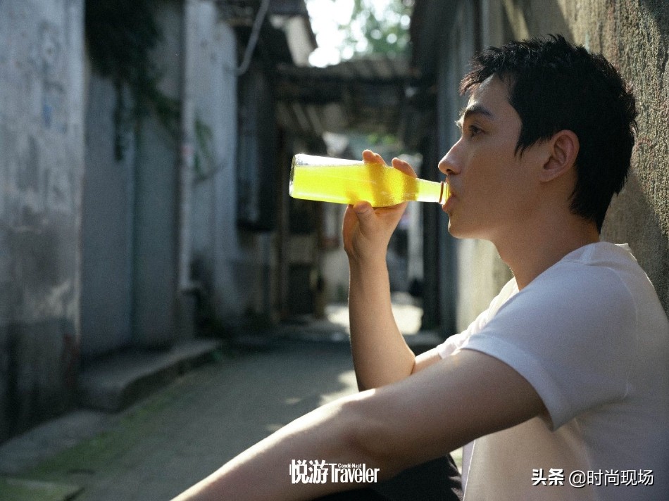 朱一龙盛夏清爽大片曝光，气质干净少年感十足