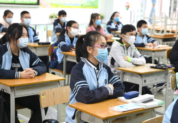 同样是高中生，一个上公立高中一个上私立高中，3年后差距明显