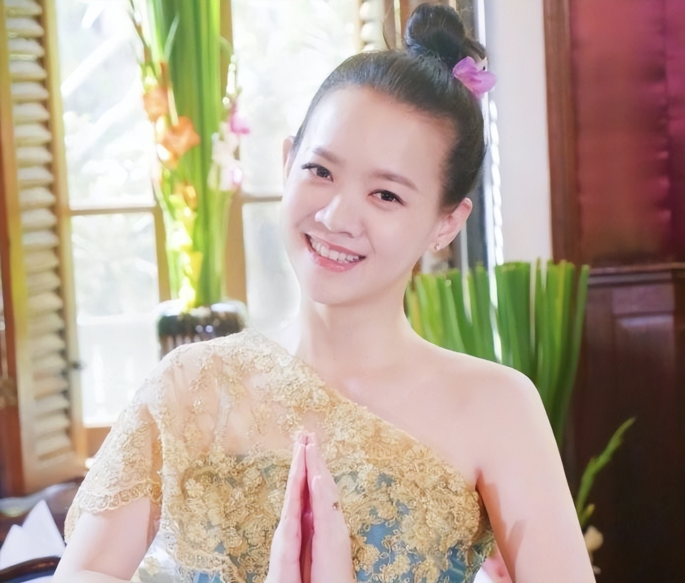 父亲是歪瓜裂枣，女儿却貌美如花？这10位星二代的长相好奇妙