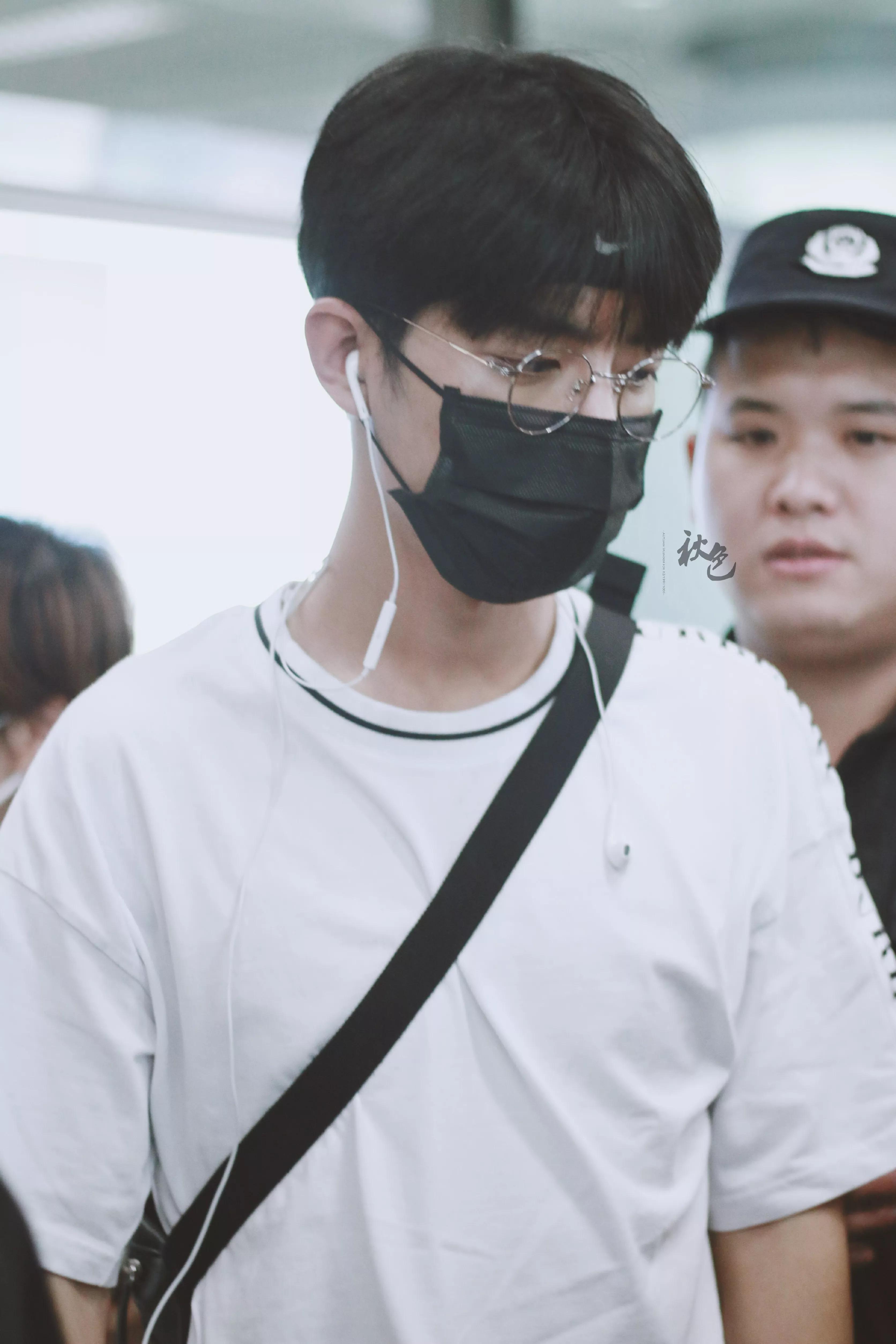 考古肖战:2018年9月—12月机场时间线汇总,今天请叫我收图狂魔