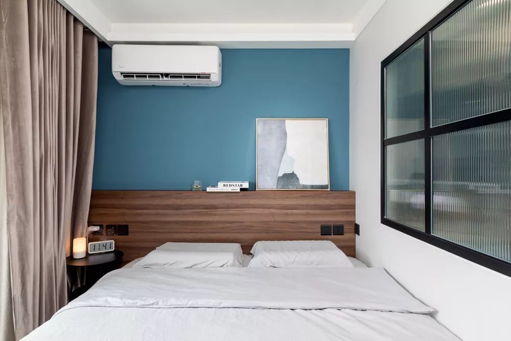 63平简约风小户型二居室，卧室里还挤出了衣帽间