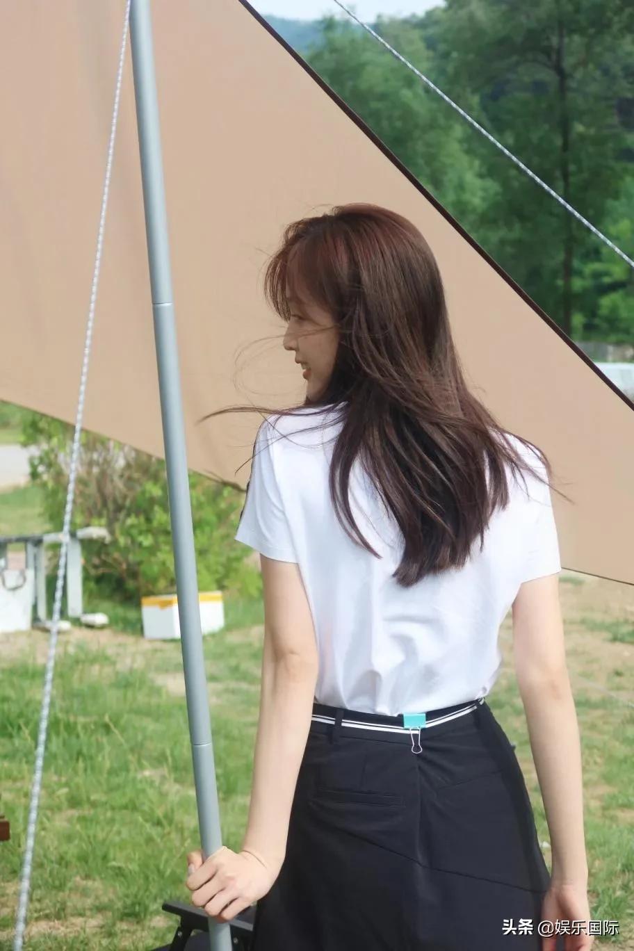 吴宣仪库存美照曝光 穿白色背心清纯可人