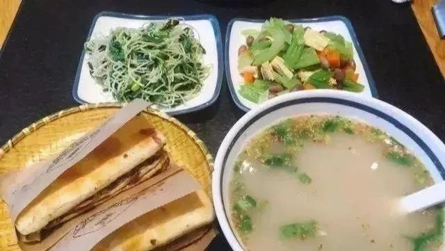 北京美食哪家强？推荐您来这4条各具特色的美食街逛逛，从早吃到晚