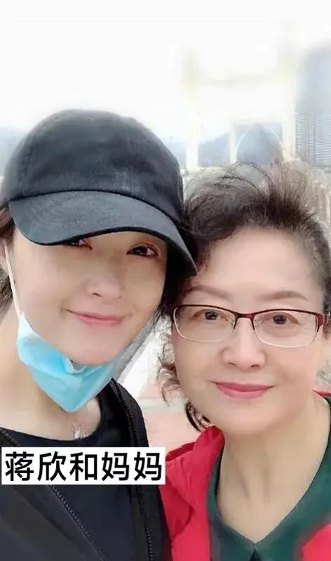 19位女星母女合照，你看谁更像妈妈？