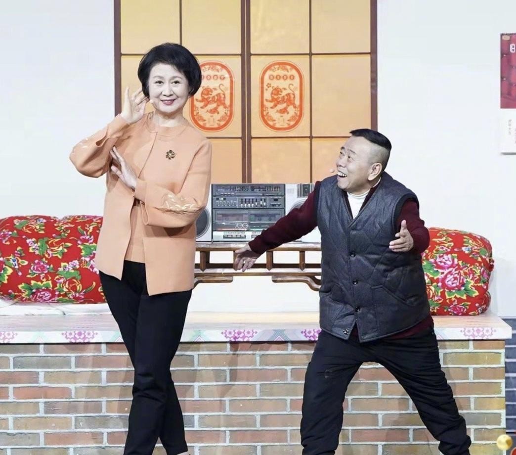 父亲是歪瓜裂枣，女儿却貌美如花？这10位星二代的长相好奇妙