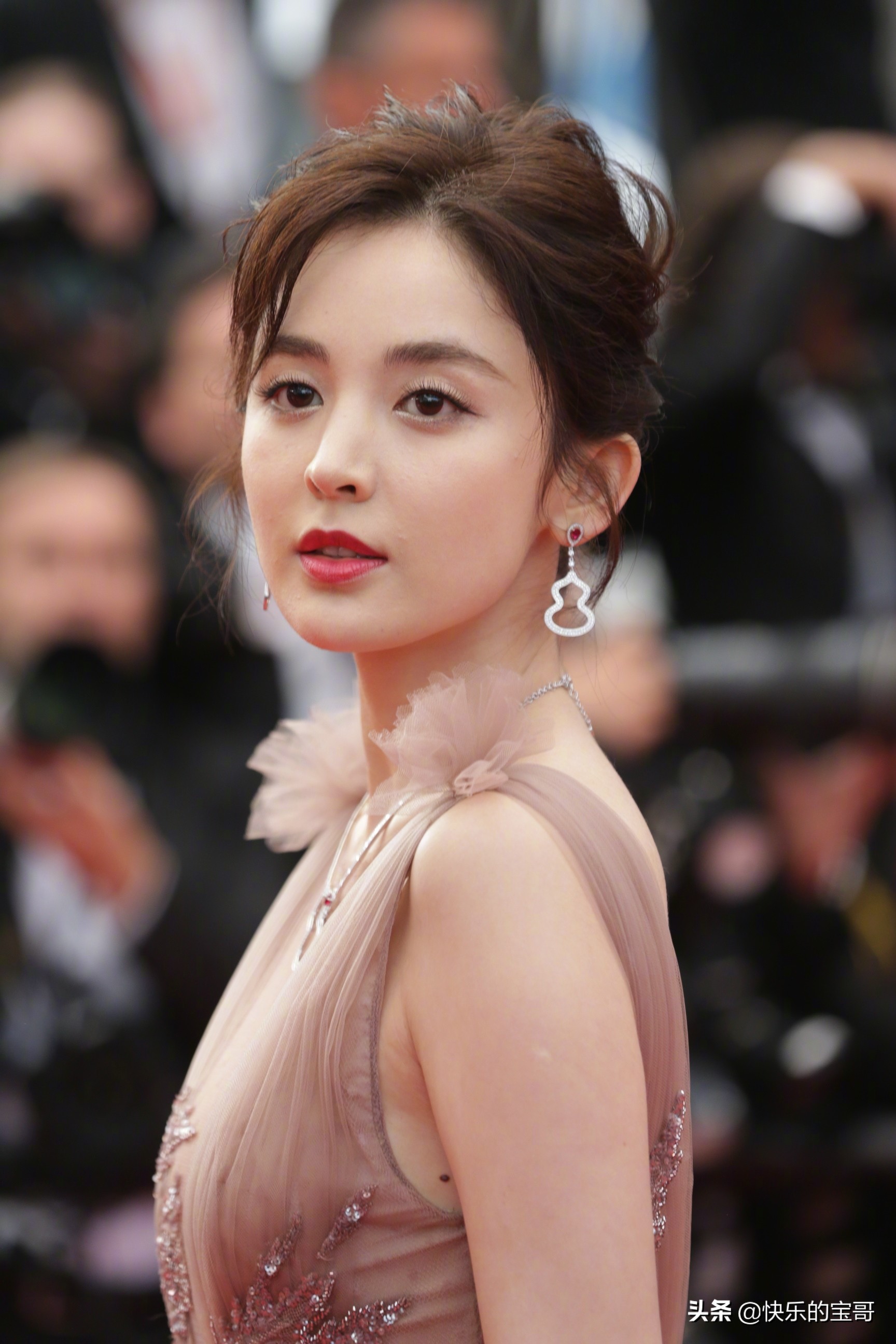 古力娜扎长裙走红毯，娜扎真的好美