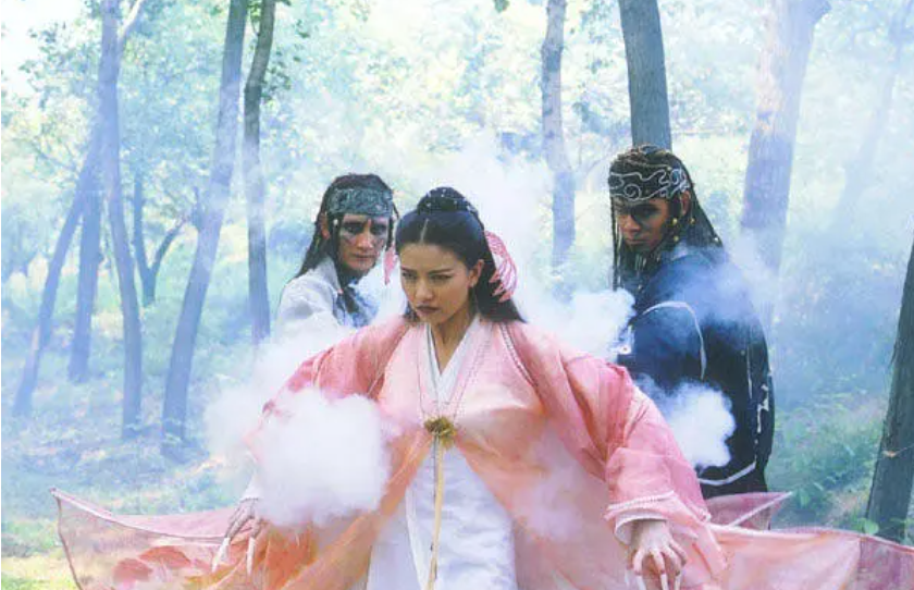 都演“周芷若”，把周海媚，高圆圆和佘诗曼放一起看，差别出来了