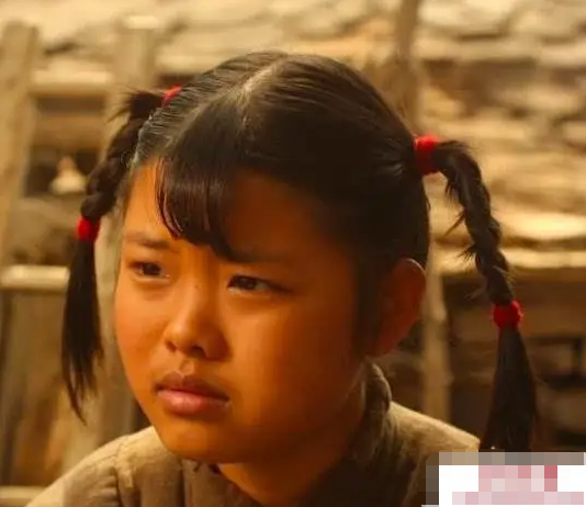 童星王莎莎走到今天,都是娃娃脸害的?