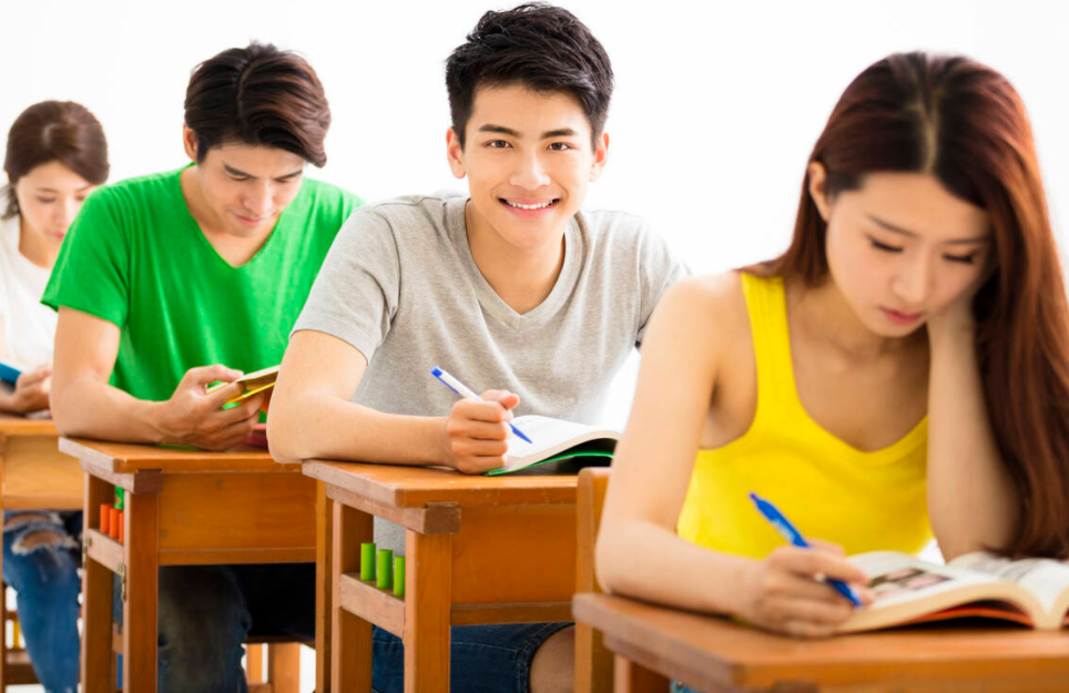 考上大学之后，才知道本科和专科的差距，学生可别后悔