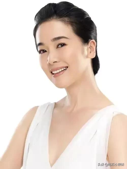 左小青，知性内敛，优雅迷人