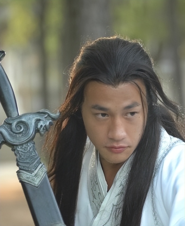 “龙须刘海”不要轻易尝试！有人仙气十足，有人酷似蟑螂精