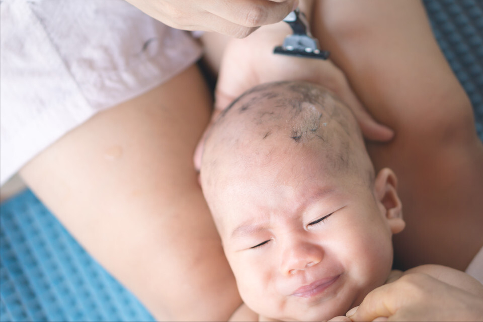 婴儿多久可以理发（夏季男宝要剃光头吗）