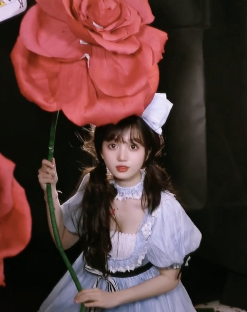 南京一高校女寝团队，制作“寝室大片”火了，网友：果然是大制作