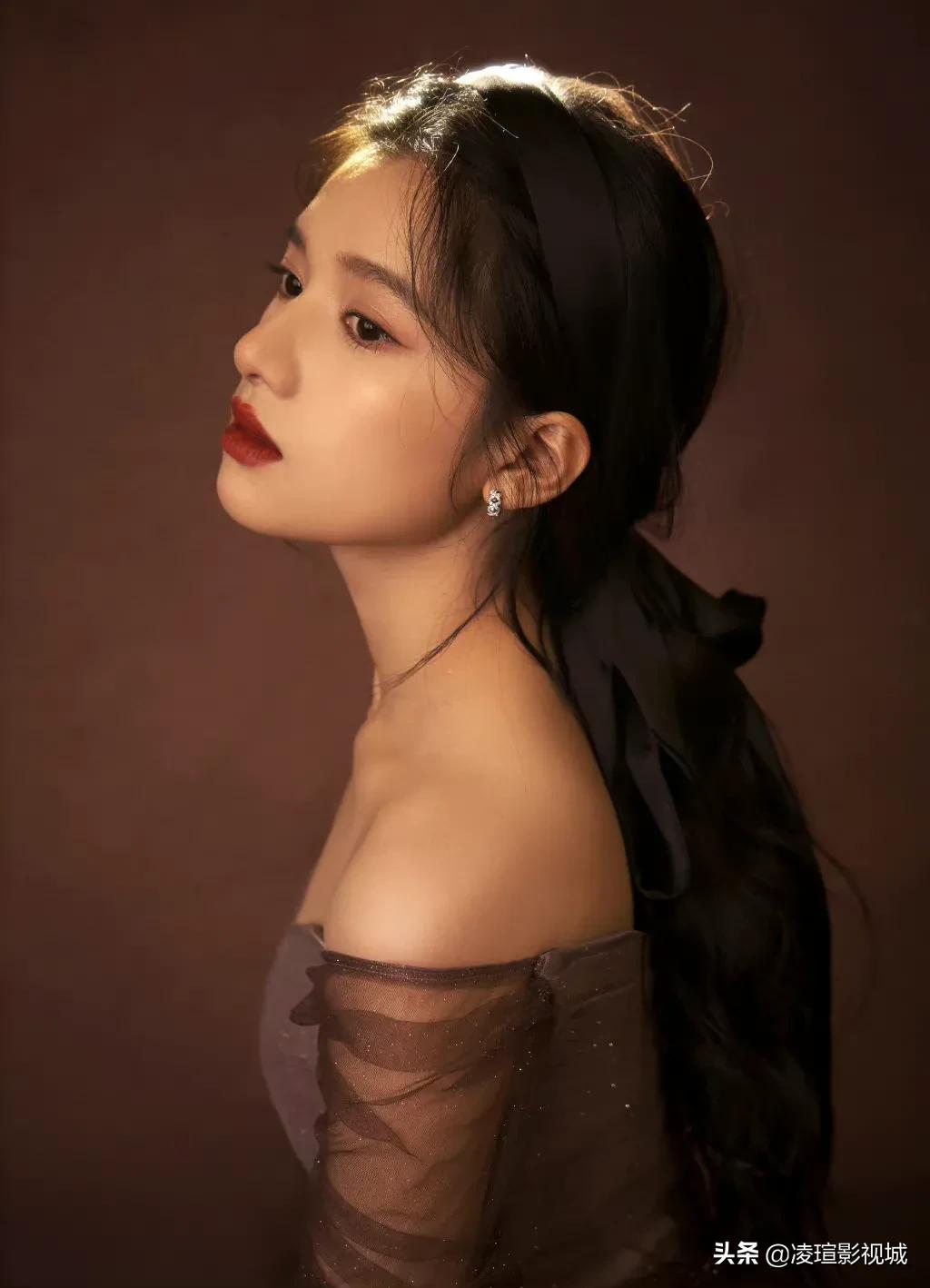 明星壁纸图片分享：张婧仪（1）