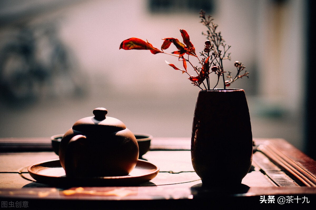品茗如诗，一盏清香沁心脾，悠然回味绕舌间