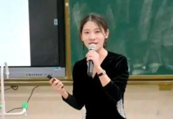 安徽一大学生火了，相亲对象是高中班主任，缘分来了怎么也挡不住