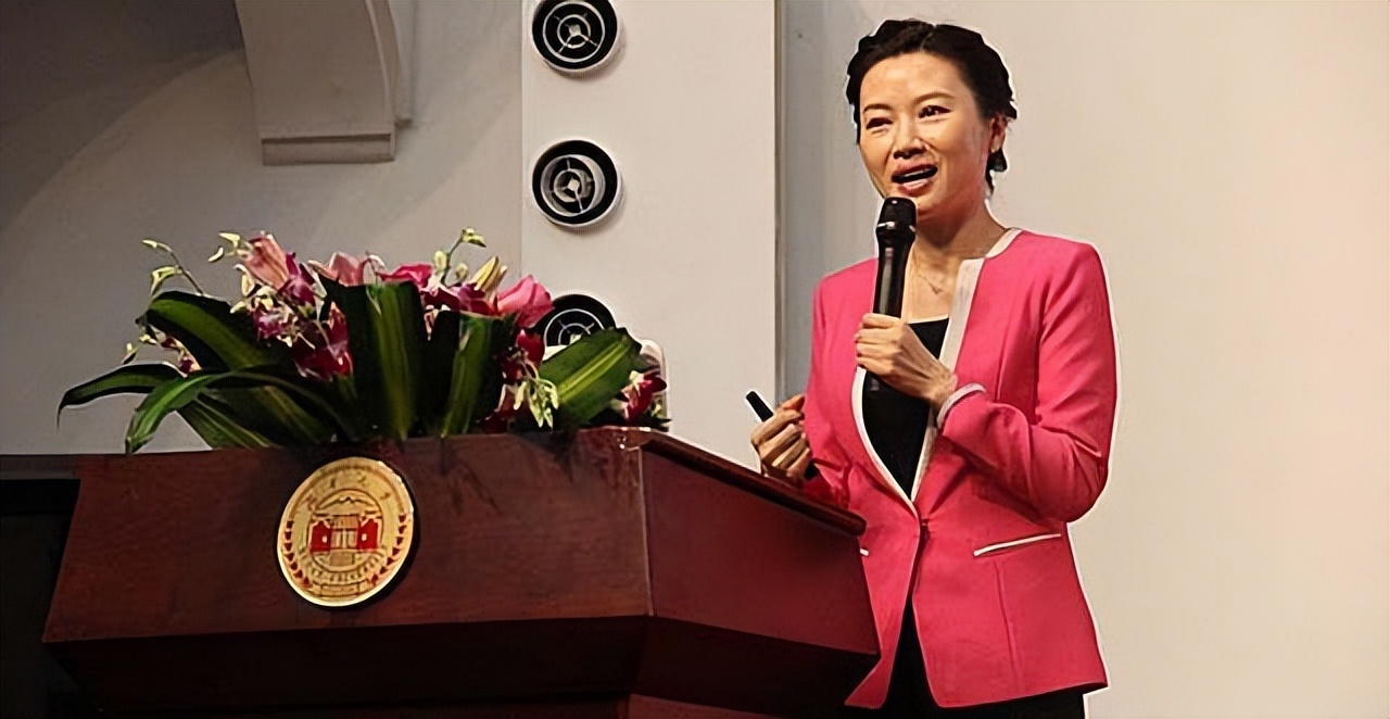 2007年，才女杨雨披露李清照的真面目：愿意追随李清照