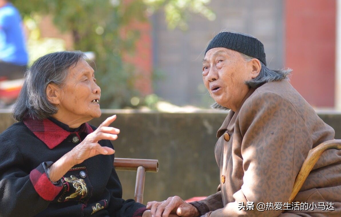 金钱侵蚀下的晚年亲情：当财富成为家庭关系的唯一纽带时