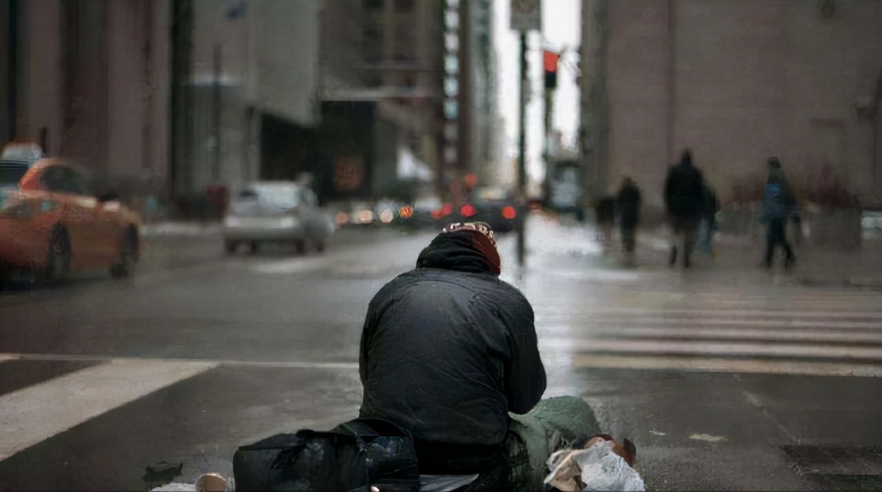 高考800多分！人大毕业今流浪街头，家人：他扔掉手机全国溜达