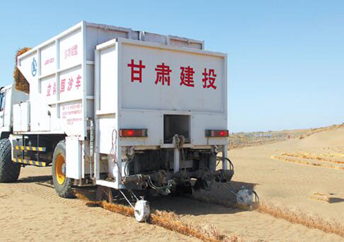 中国黑科技：“吞沙巨兽”，一天能吞食40亩沙漠，已投入甘肃建设