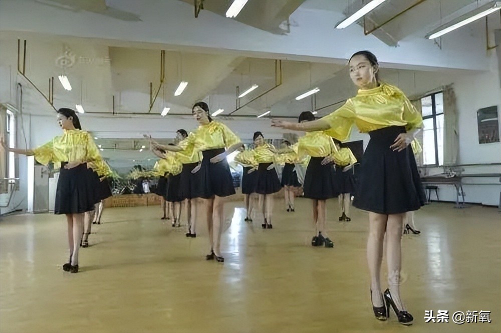 为什么我说，张天爱的自律健身人设，还没有全身造假的鞠姐坦荡