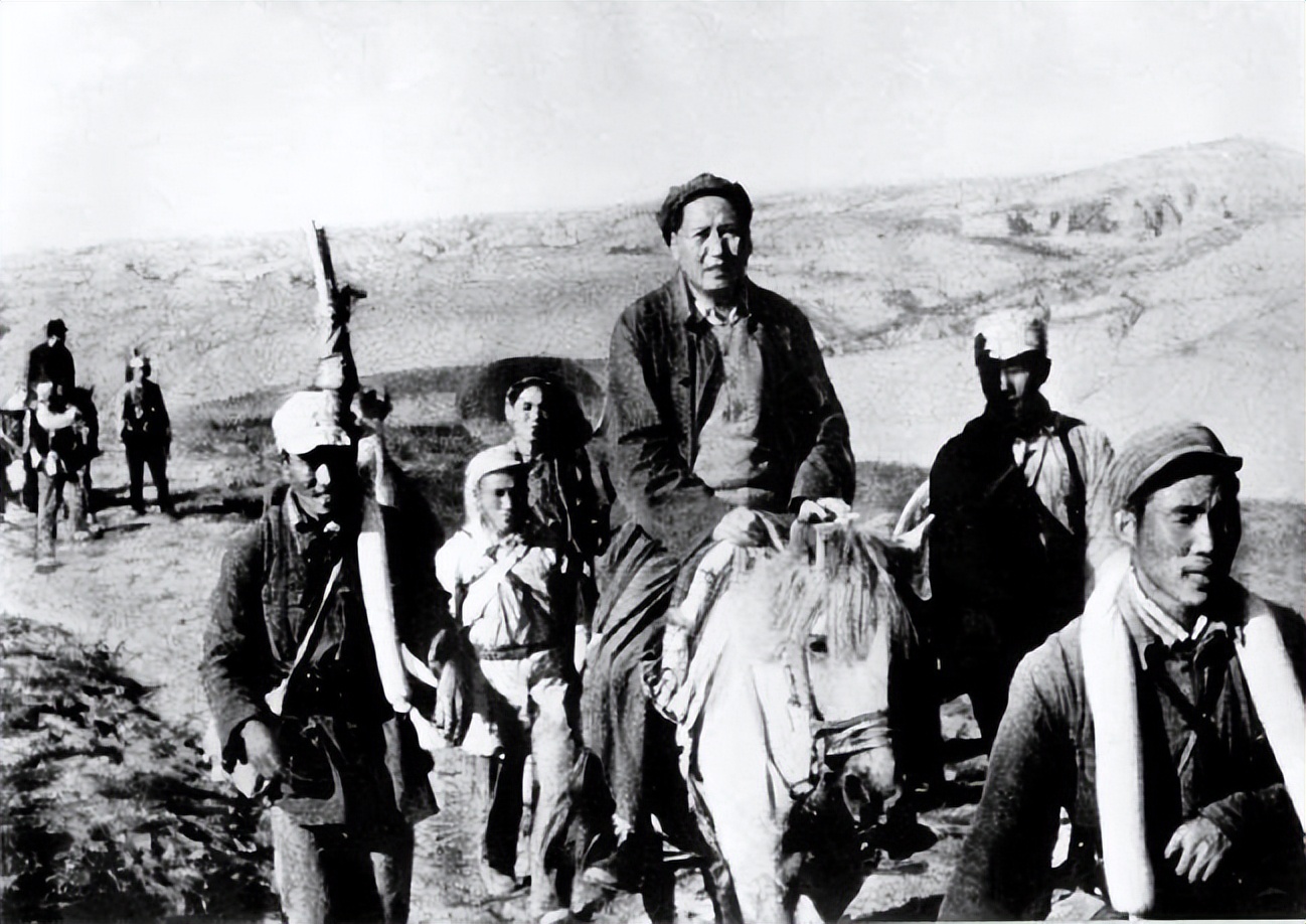 1961年刘少奇参观毛主席故居，看到门匾后严肃道：这个字需要改