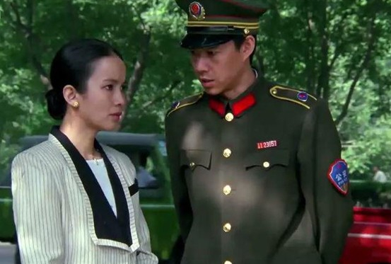 张丰毅和吕丽萍：离婚30年，人生截然不同，亲儿子和继父成一家