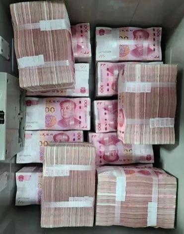 100万存三年定期利息是多少(一百万现金有多重?利息有多少?