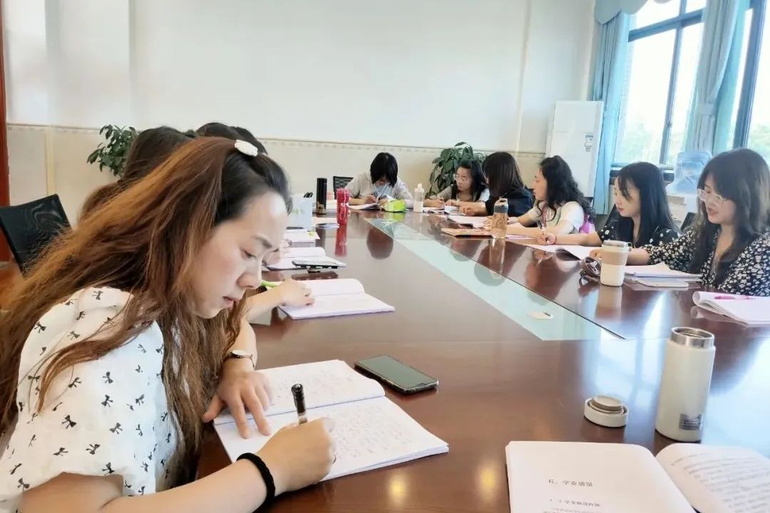 研讨共享 蓄力远航｜实小外国语学校语文组教研分享特色阅读方案