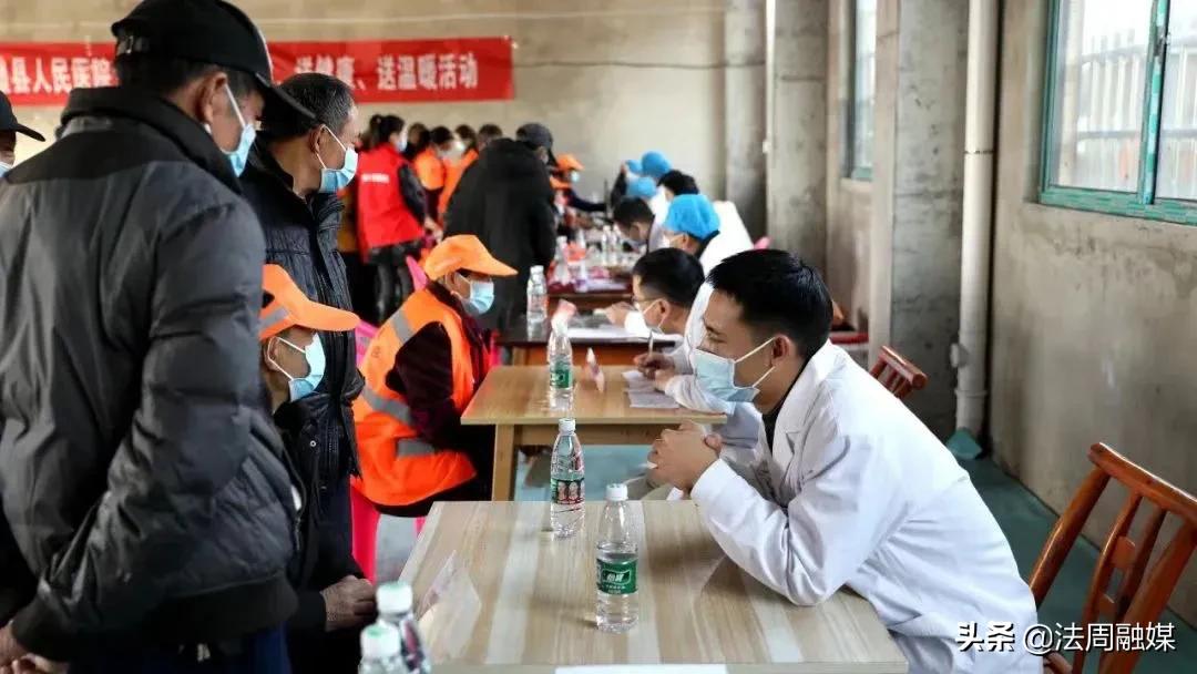 澧县人民医院开展“雷锋家乡学雷锋 关爱守护城市美容师”义诊活动