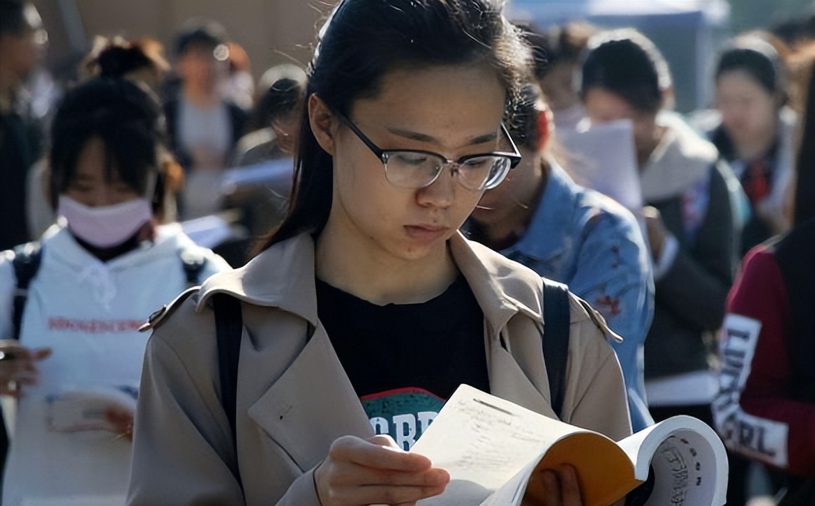 临近毕业才察觉，省内和省外读大学差别不小，有些人已经在后悔了
