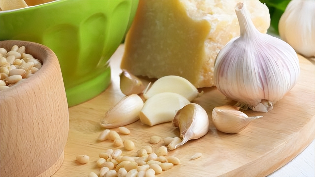 经常吃大蒜的人，或许会收获这8个好处，建议了解一下