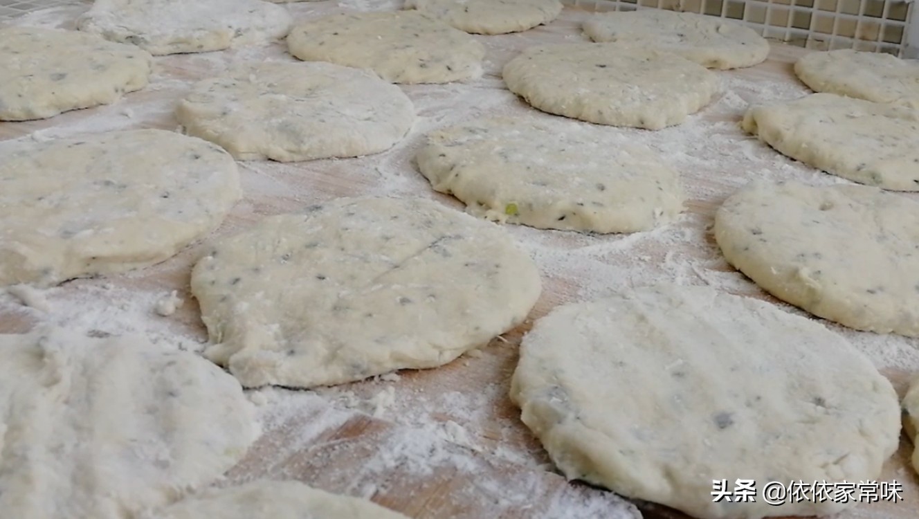 正宗炸油饼（油饼这样做比早餐店的还要好吃）
