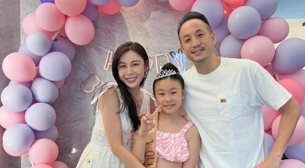 唐志中为大女儿庆生，11岁小蜜蜜身高快撵上妈妈，五官超像爸爸