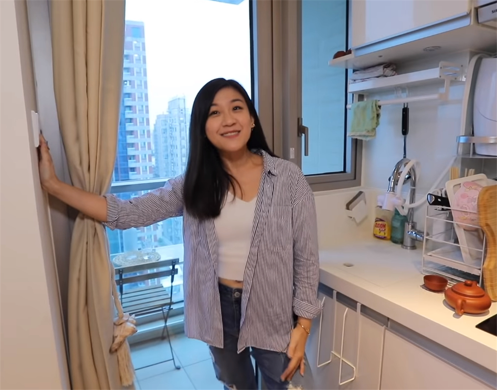 一对香港26岁小夫妻，住进19㎡双阳台“纳米楼”，蜗居真的太逼仄