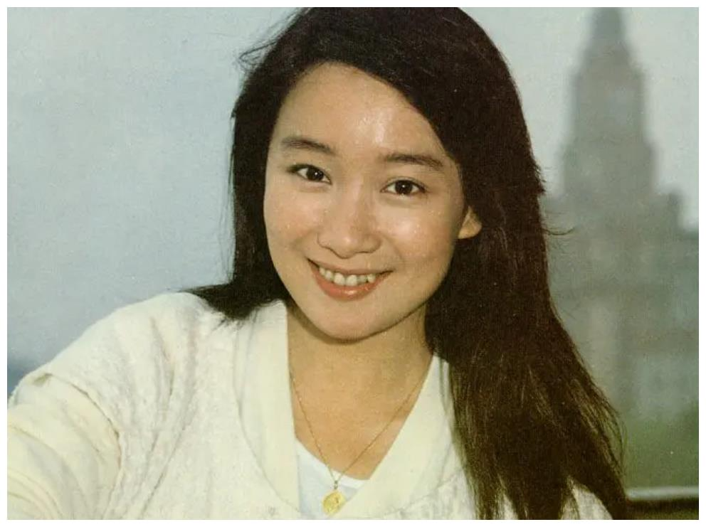 66岁歌后陈美龄近照曝光,与周慧敏同框甜似少女,曾与邓丽君齐名