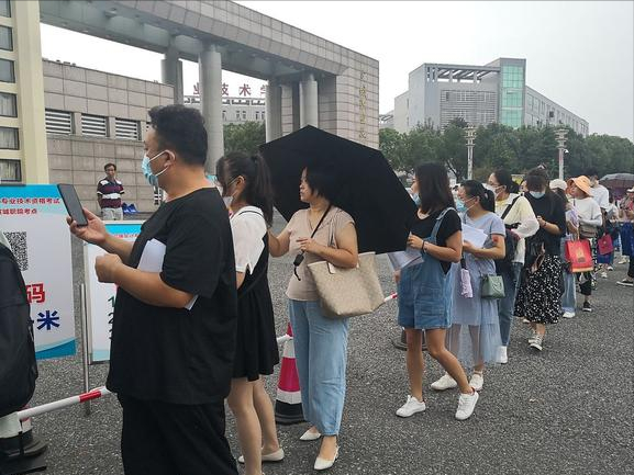 选文科难就业，却还有许多学生“硬着头皮”学文，3个原因很现实