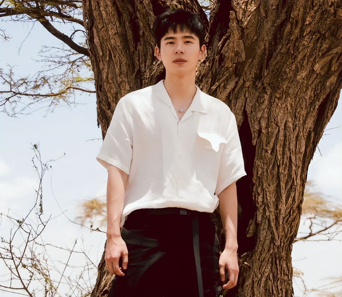 继刘昊然上岸以后，“体制内男友”再添一人，陈晓的身份惹人关注