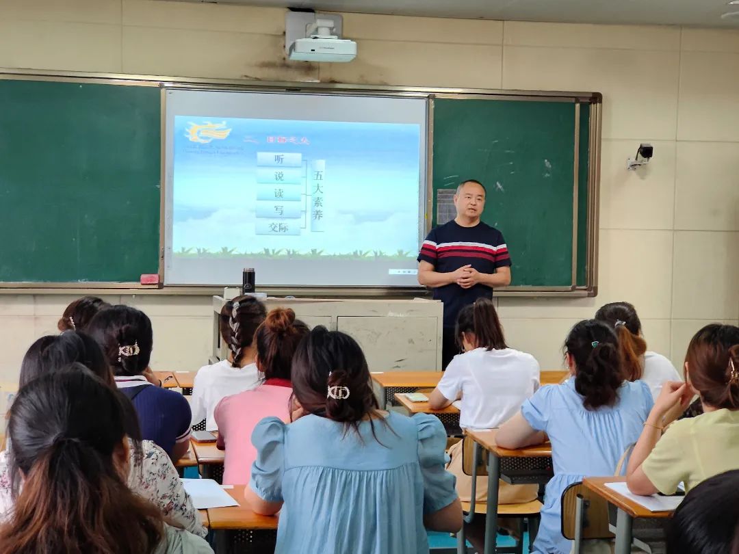 树立大语文教育观 提升学生语文素养｜记黄龙溪学校语文教研活动