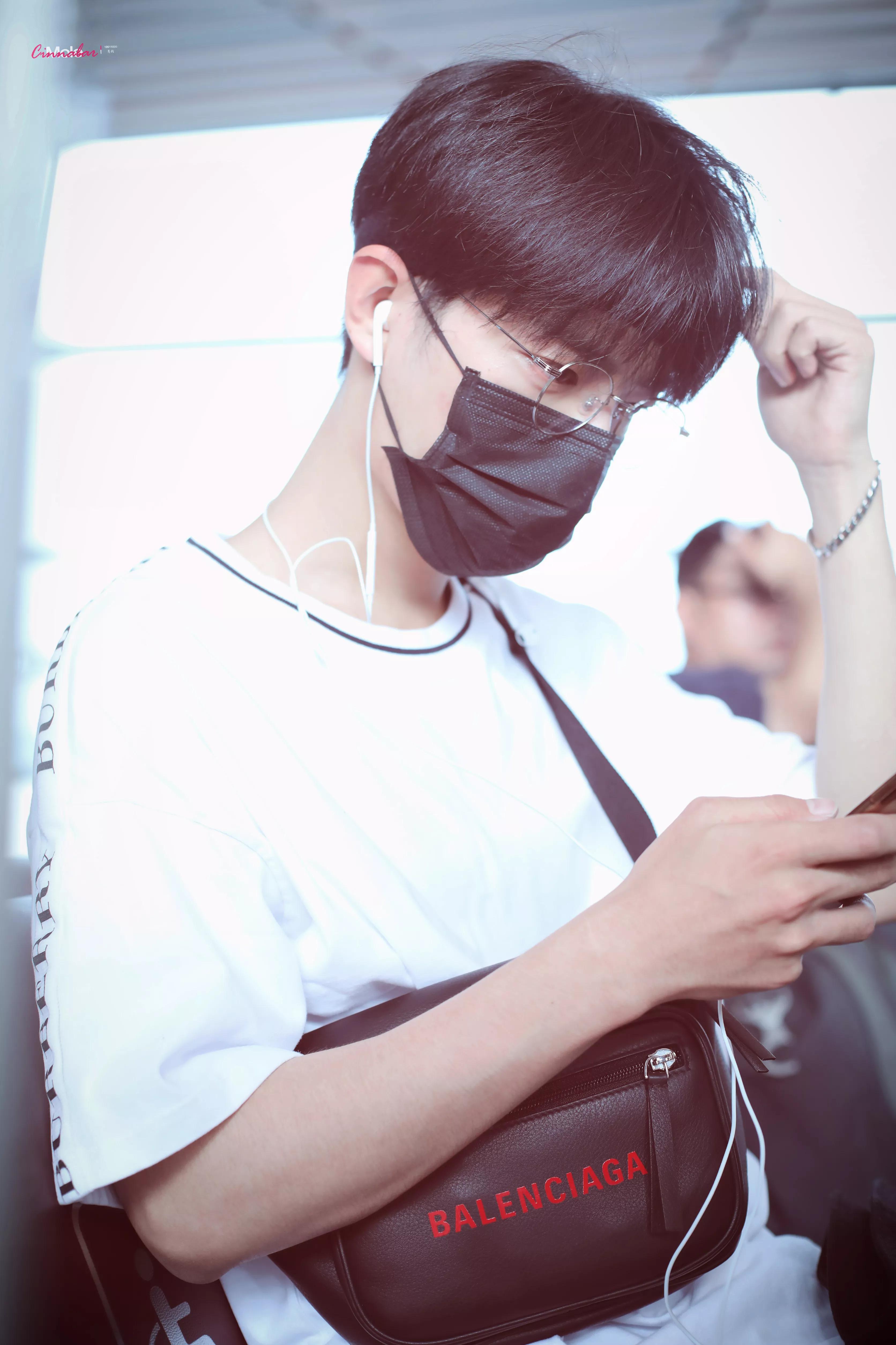 考古肖战:2018年9月—12月机场时间线汇总,今天请叫我收图狂魔