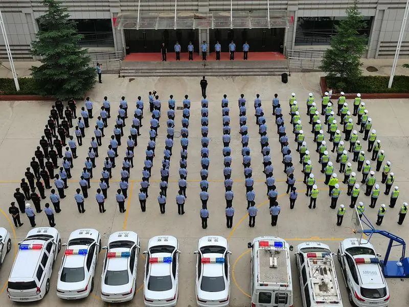 慶陽市公安機關(guān)集中開展社會面清查統(tǒng)一行動
